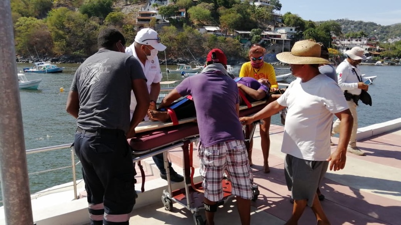 DESVANECE TURISTA EN PLAYA LAS GATAS