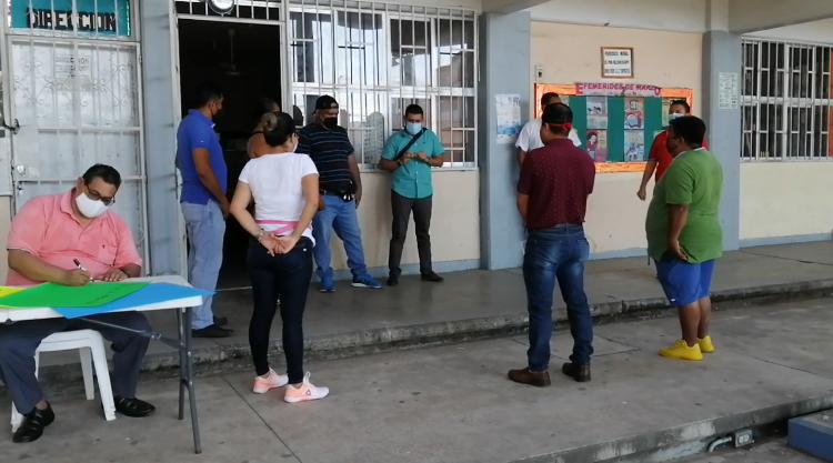 Denuncia imposición de nuevo director en escuela primaria Melchor Ocampo