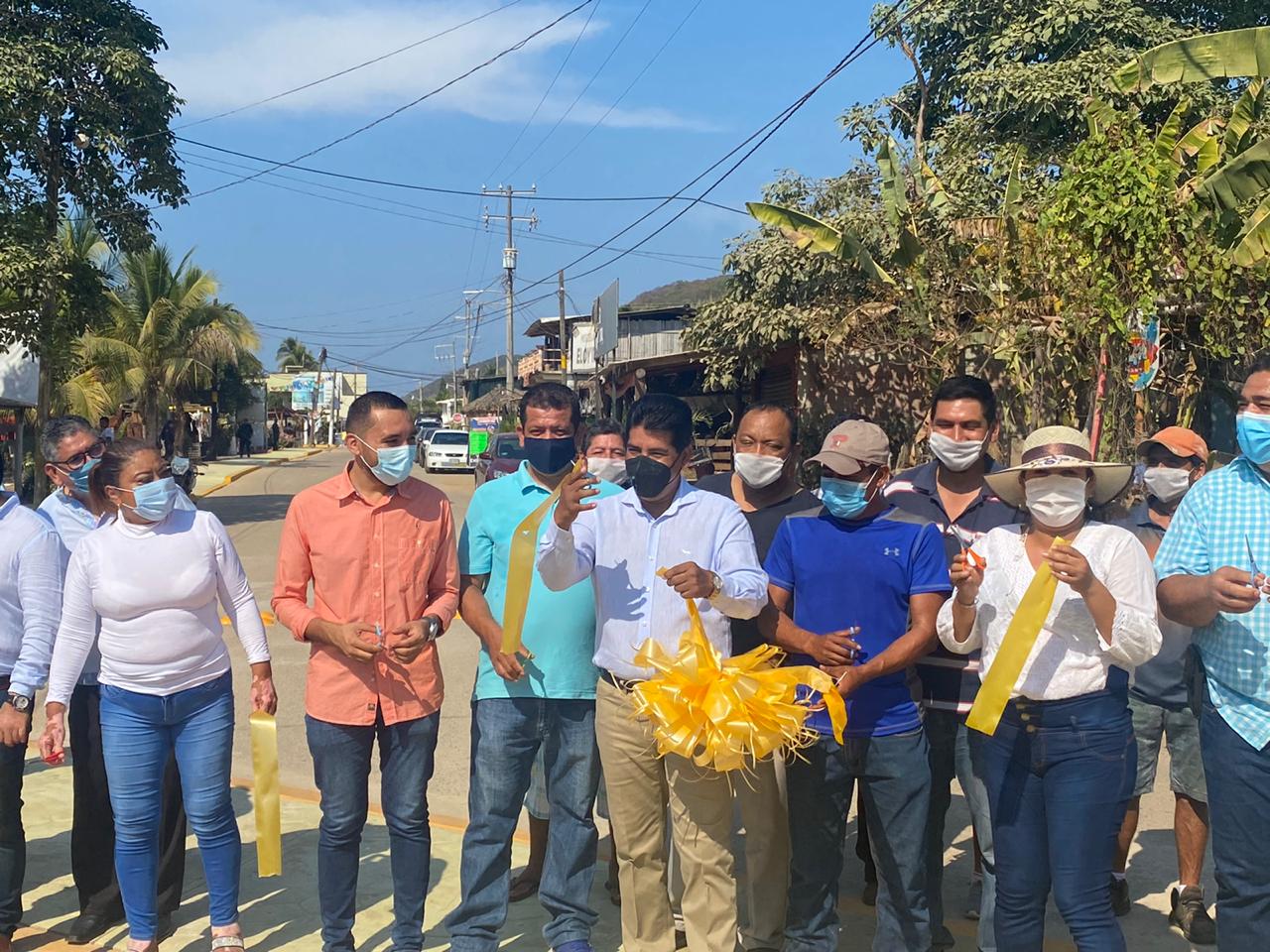 Presidente Crescencio Reyes inaugura primera etapa de Andador Turístico en Troncones