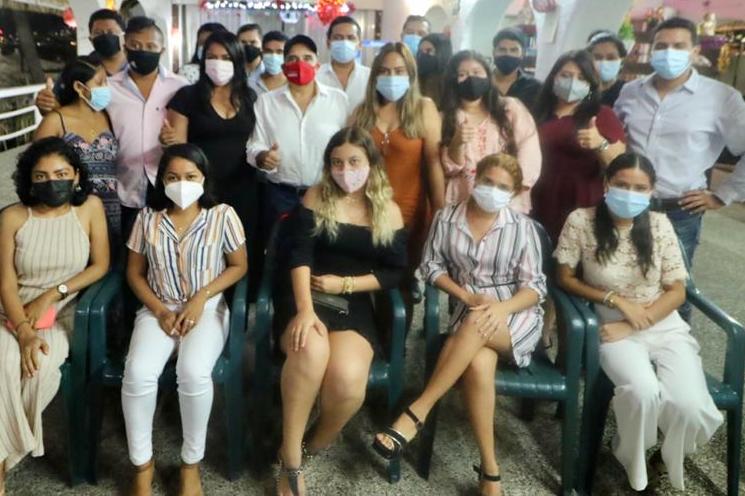 Egresados de universidades públicas y privadas, reconocen al Senador Manuel Añorve por apoyos a la educación y al deporte