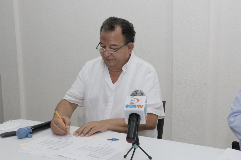 Se compromete Luis Walton a formar su equipo con militantes de Morena