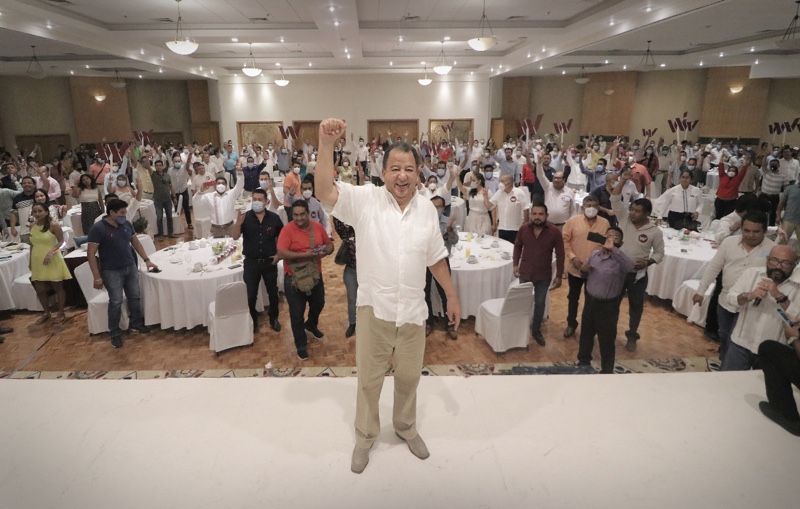 Asegura Luis Walton que va a ganar y llama a no creer en encuestas falsas