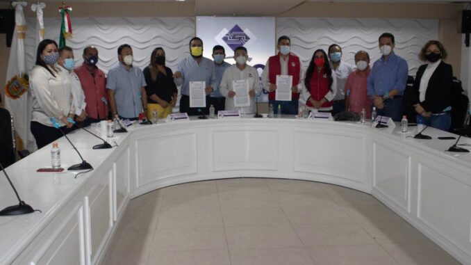 Entregan PRI y PRD solicitud de convenio de candidatura común para la elección de diputados y ayuntamientos