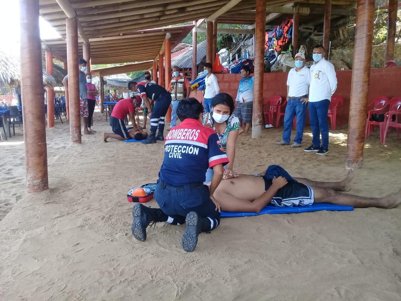 Meseros de la Isla capacitados en primero auxilios