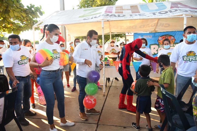 Arranca en Zihuatanejo entrega del Kilómetro del Juguete