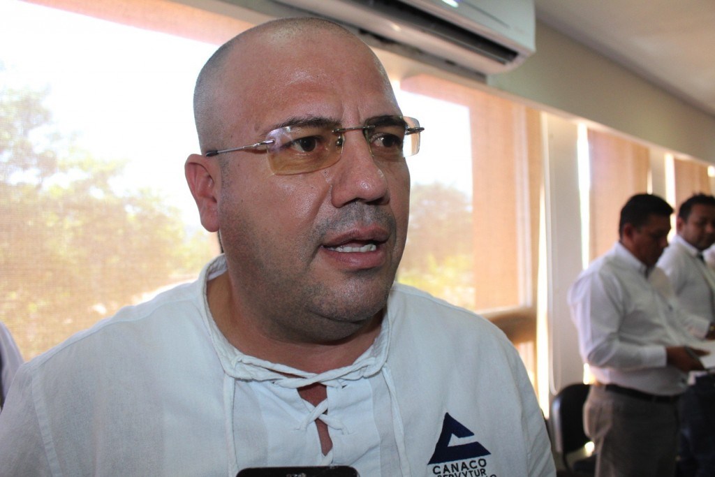 Acertado cambio a rojo sin cierre de comercios; Canaco Zihuatanejo