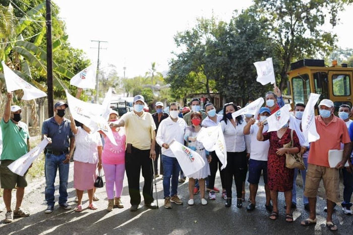 Inicia pavimentación de carretera de acceso a El Posquelite