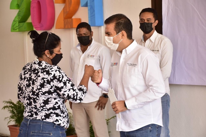 100 familias de Zihuatanejo beneficiadas con el programa “Un Cuarto Más”