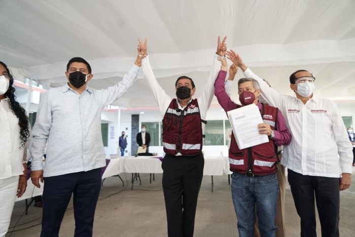 Acude Félix Salgado a registrar su candidatura a gobernador ante el IEPC
