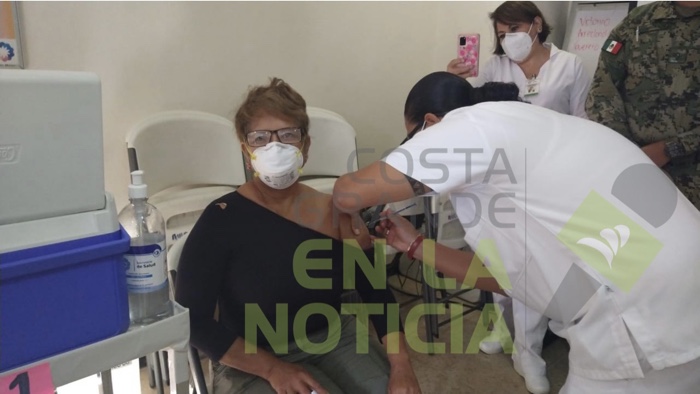 Comienza aplicación de refuerzo de vacuna contra el COVID19 en Zihuatanejo