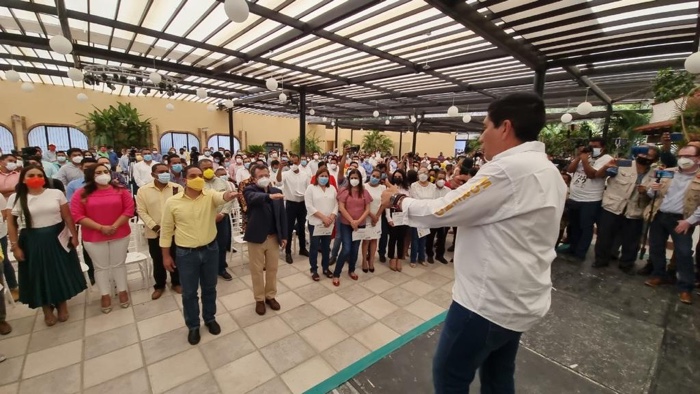 Mario Moreno toma protesta a estructuras del PRI y PRD