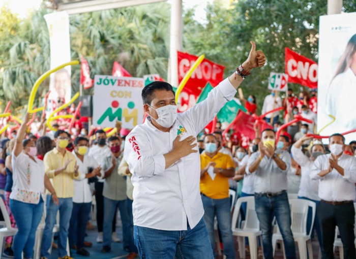 Firma Mario Moreno en Zihuatanejo la Agenda por las Mujeres  