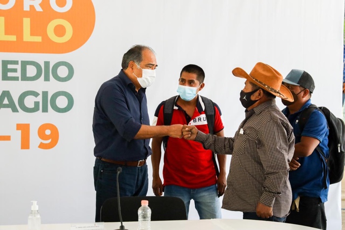 Va gobernador a El Calvario, comunidad afectada por incendios forestales