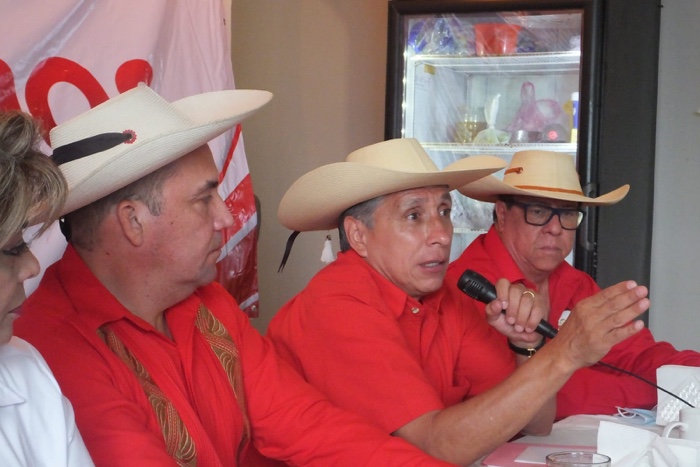 Se compromete Manuel Negrete con la UCRA en construir una casa del calentano, además escuelas Agrícolas