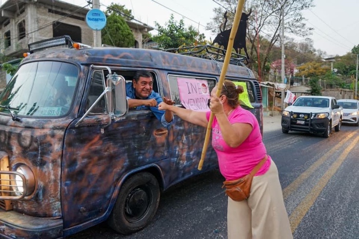 Encabeza Félix Salgado caravana por la defensa de la democracia en Guerrero