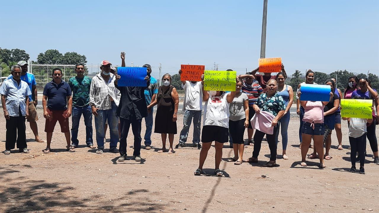 Bloquean pobladores de San Francisco, La Unión, a empresa minera