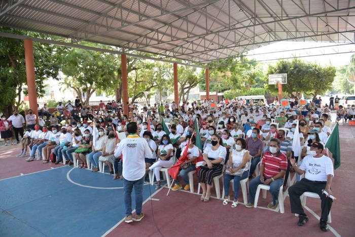 JS SE REÚNE CON MIEMBROS DEL MAGISTERIO DE ZIHUATANEJO
