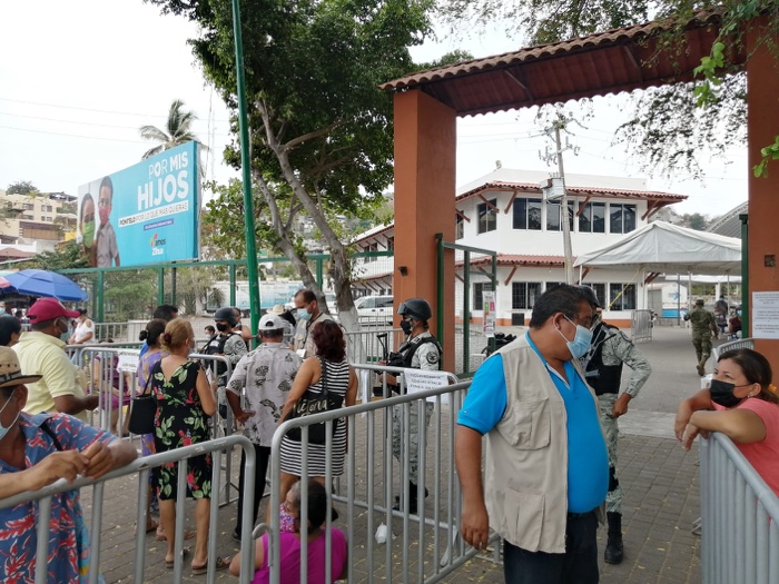Se acabaron las vacunas en Zihuatanejo; inmunizarán hasta nuevo aviso