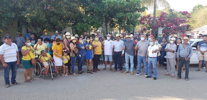 Más calles pavimentadas y un mejor drenaje sanitario para la cabecera municipal, plantea Crescencio Reyes