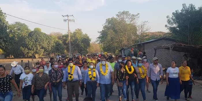 Crescencio Reyes recorre Rincón de Cucharatepec
