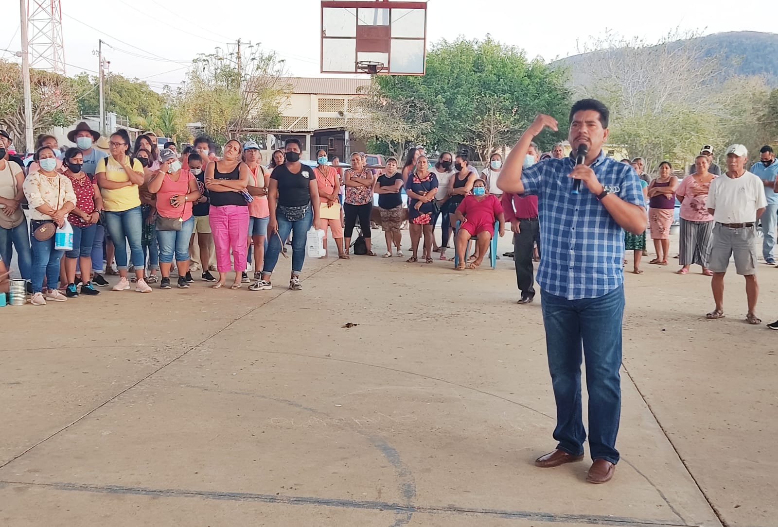 Habrá agua potable para todos en Lagunillas, se compromete Crescencio Reyes