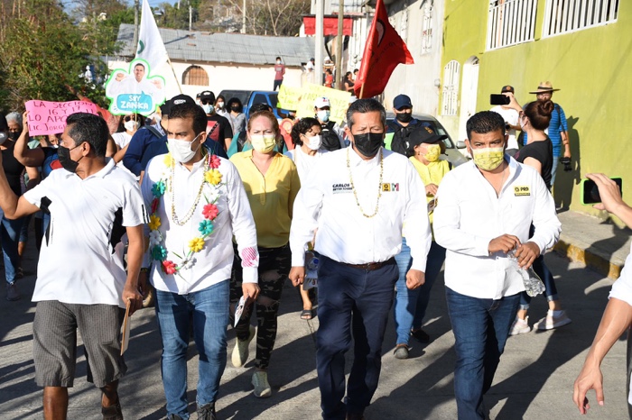Somos un solo equipo y vamos a ganar por el bien de Zihuatanejo, asegura Carlos Reyes Torres