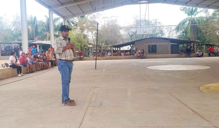 Vamos a cumplir los compromisos hechos en cada comunidad: Crescencio Reyes