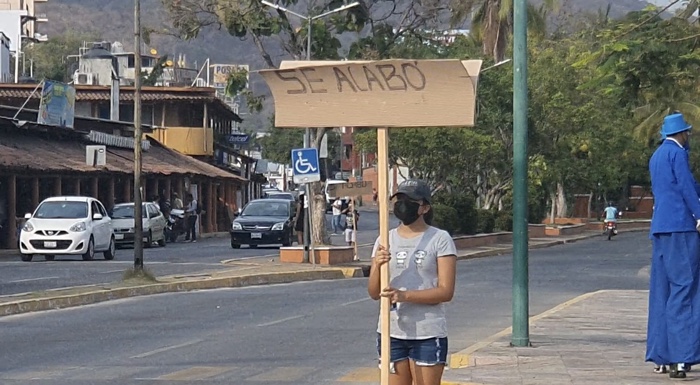 “Se acabó”, dicen misteriosamente jóvenes de Zihuatanejo