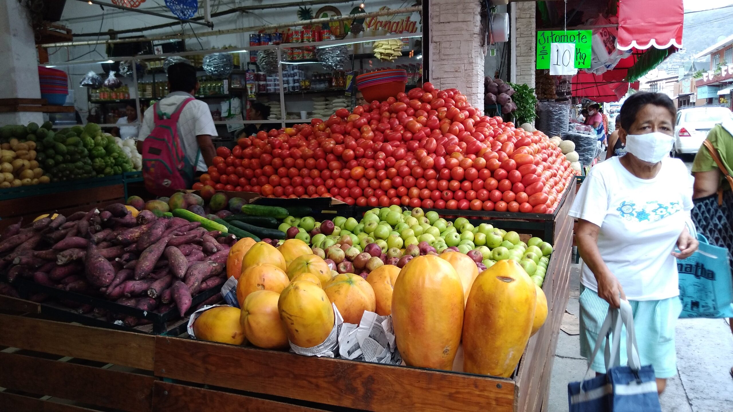 Productos de la canasta básica varían precios, de manera favorable