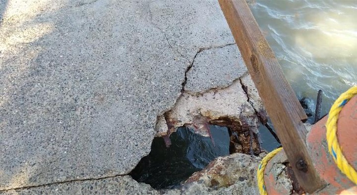 Se fractura muelle de carga de la Capitanía de Puerto de Zihuatanejo
