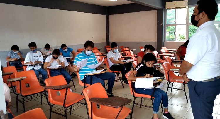 Necesario regreso a las aulas, aplican examen presencial en prepa13