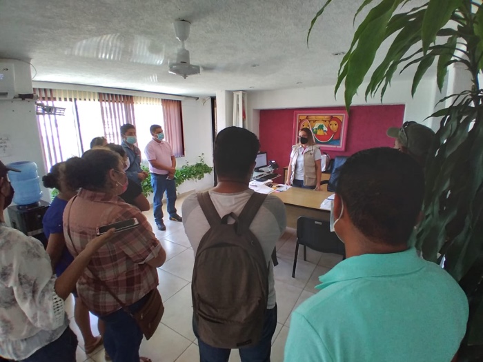 Capacitadores Asistentes Electorales del INE, denuncian retención de una quincena