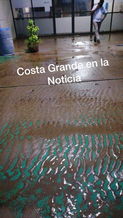 Ciclovía provoca de nueva cuenta inundaciones en el Tecnológico de la Costa Grande