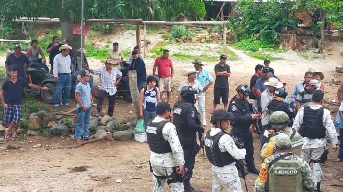 Patrullan mandos civiles y militares sierra de Zihuatanejo