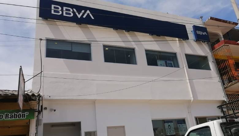 Por casos sospechosos de COVID-19 cierran temporalmente sucursal bancaria en Tecpan