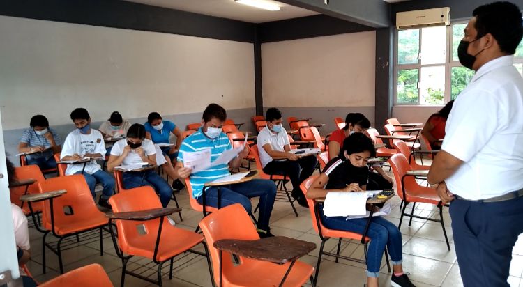 Docentes que no estén vacunado no podrán regresar a clases