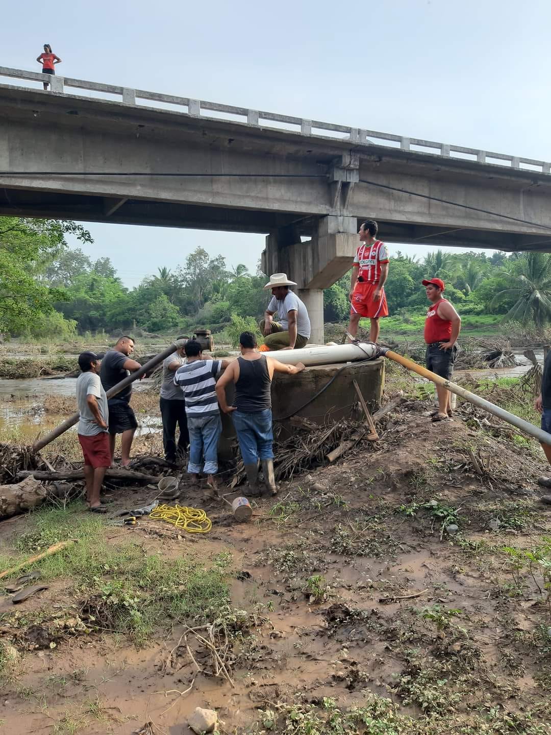 Gobierno de La Unión reemplaza equipo de bombeo de agua potable en Zorcua