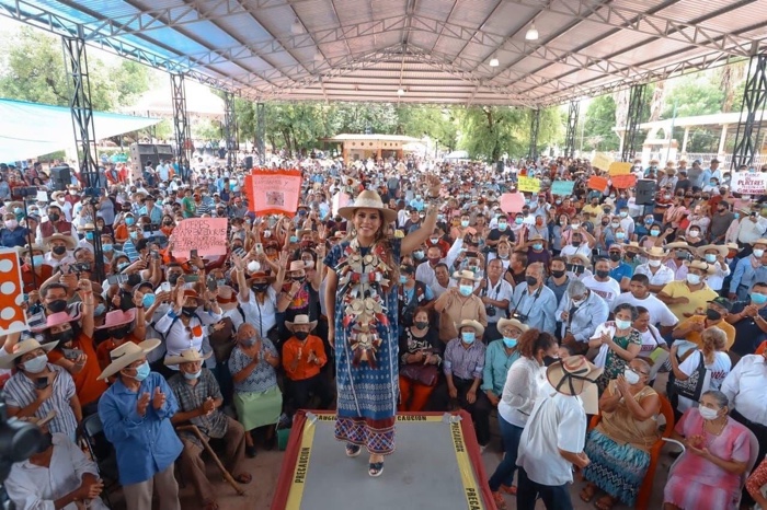 Se compromete Evelyn Salgado Pineda a regresar el brillo productor a la Tierra Caliente
