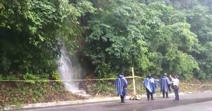 Sale cascada de Ixtapa, la clausuran para prevenir accidentes