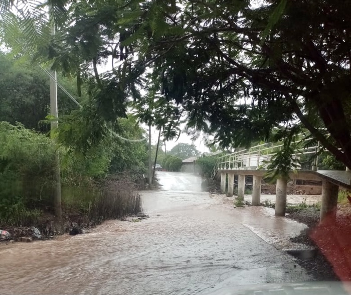 Lluvias de Huracán “Nora” provocan creciente de ríos y arroyos en La Unión