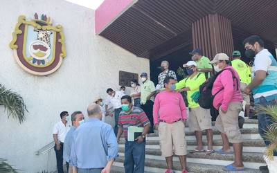 Docentes del SUSPEG toman oficinas de Finanzas en La Unión