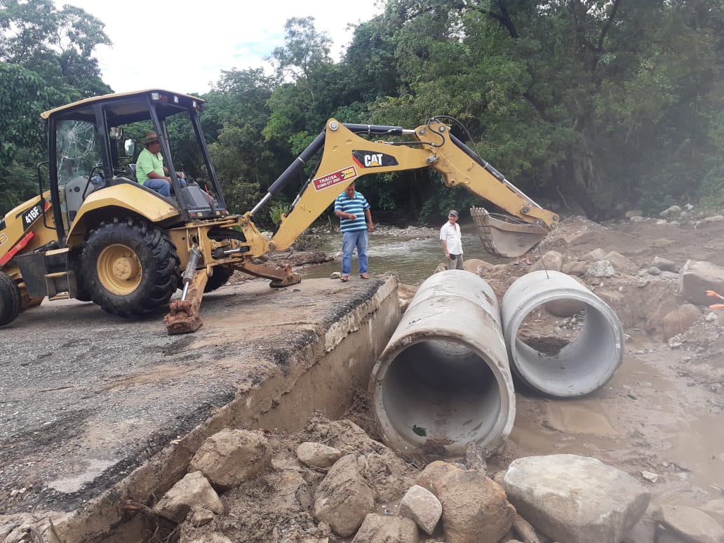Se restablece paso en al municipio de Coahuayutla