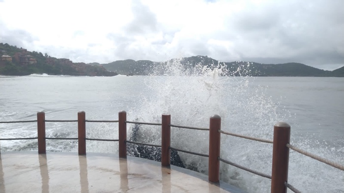 Permanece cerrado puerto a la navegación en Zihuatanejo