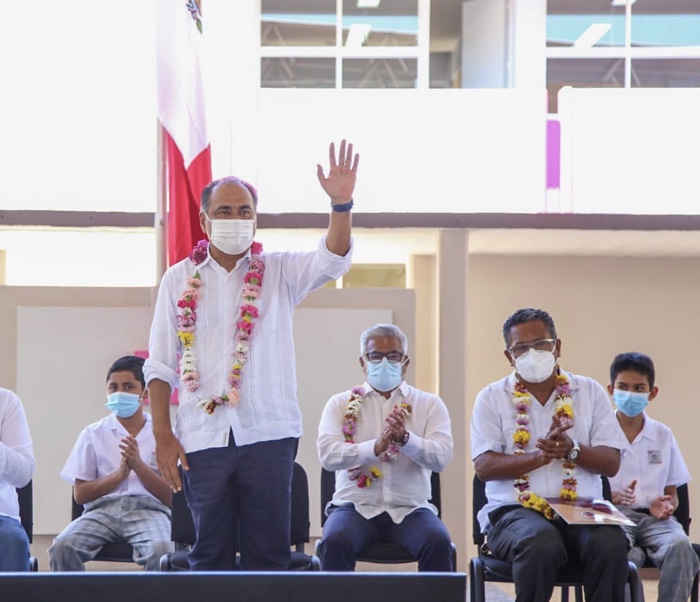 ENTREGA ASTUDILLO OBRAS SOCIALES  Y EDUCATIVAS PARA ZIHUATANEJO