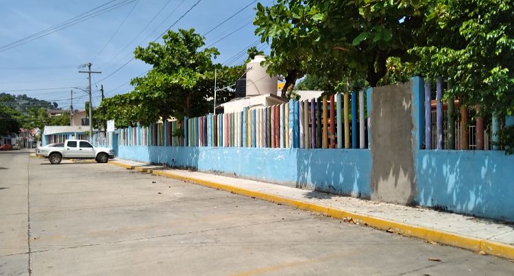 Se mantienen a distancia 205 escuelas de Zihuatanejo