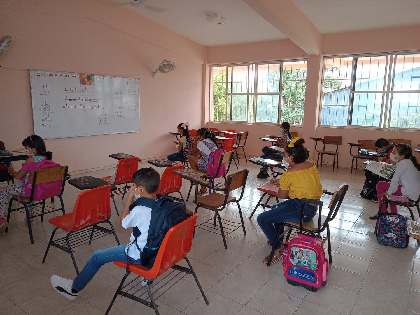 En Costa Grande, 200 escuelas toman clases presenciales