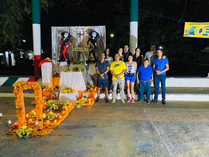 Montan ofrenda de Día de Muertos en La Unión