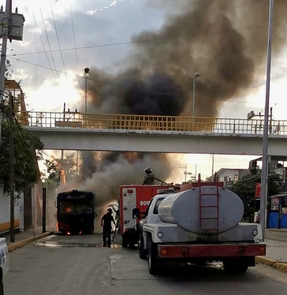 FALLA ELÉCTRICA CAUSA INCENDIO EN UNIDAD ACABÚS