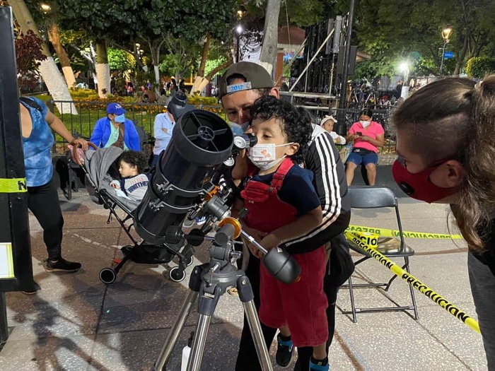 Concurrida la Noche de Estrellas 2021, en el zócalo de Chilpancingo