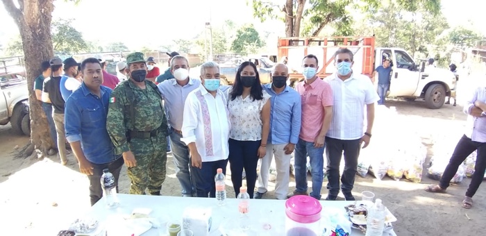 Gobierno estatal atiende a  desplazados de Zihuaquio